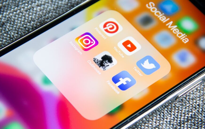 Social Media Marketing: Bewährte Strategien zur Steigerung der Markenautorität, Interaktion und Verkäufe mit kleinem Budget
