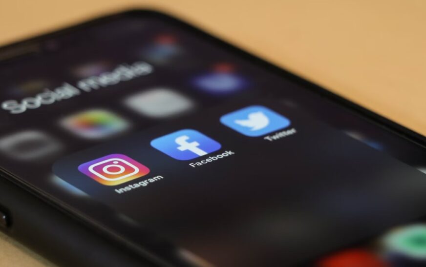 Visuelle Konsistenz auf Social Media: Warum einheitliche Bildgrößen entscheidend sind